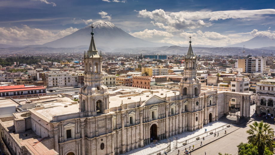 Photo06-PTSPERU15 -Arequipa Plaza y Catedral