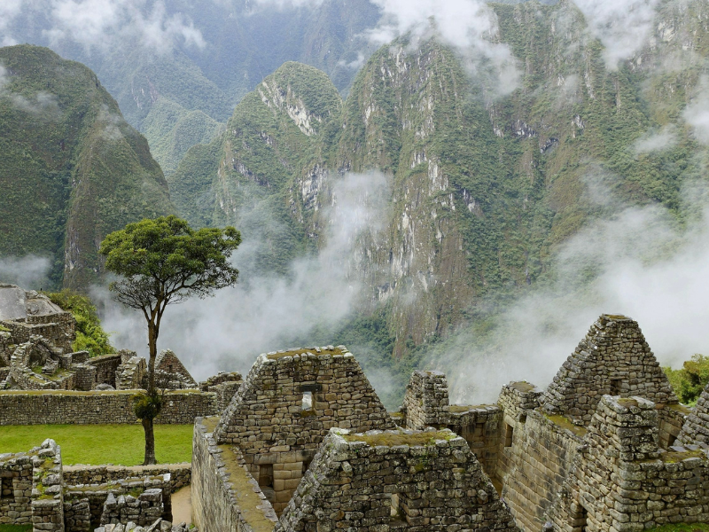 detail-of-inca-walls-at-machu-picchu